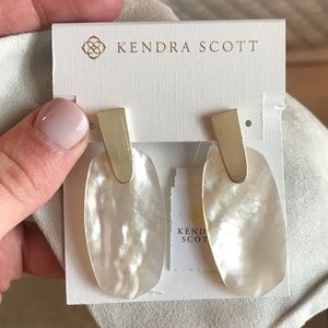 Kendra Scott Aragon Earrings NWT Ivory Pearl